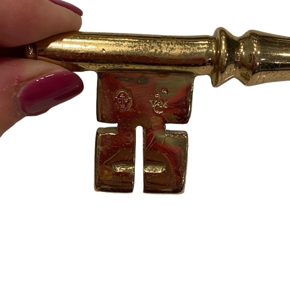 Vtg Colonial Williamsburg Brass Skeleton Key Paperweight Virginia Metalcrafters - Picture 6 of 10